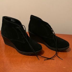 Black suede White Mountain booties